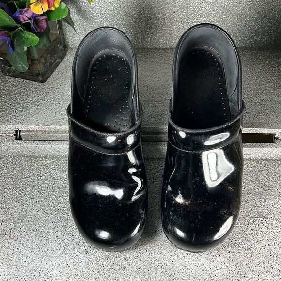 Dansko Black Patent Leather Clogs Mules Shoes 9.5 10 - Picture 2 of 8